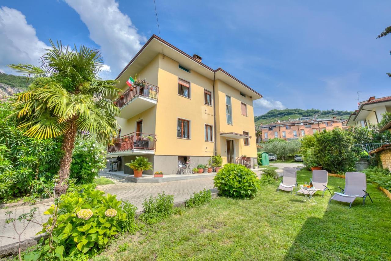 The Bon'Ora Apartment - Happy Rentals Riva del Garda Bagian luar foto